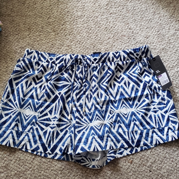 NWT Mossimo Blue & White Patterned Shorts - Picture 1 of 2